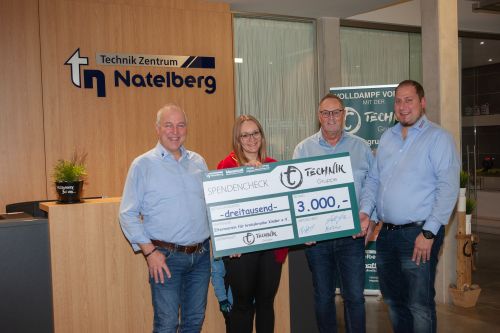 Personen auf dem Foto (v.L.n.R.): Folker Natelberg, Carina Hartmann, Stefan Janssen, Holger Focken