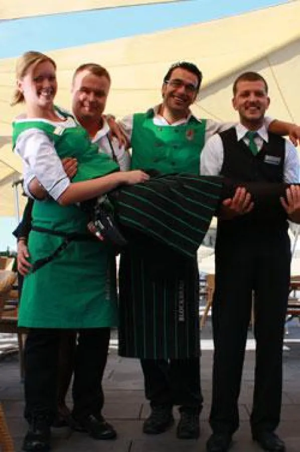 Berufskleidung, die speziell auf das junge Hamburger Brauhaus zugeschnitten wurde