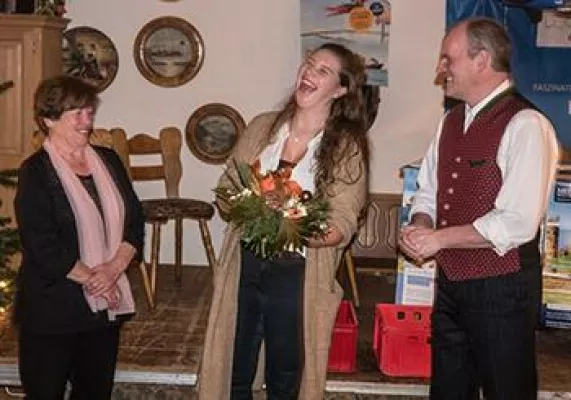 Adventsfeier mit zahlreichen Ehrungen Bild: Adventsfeier mit zahlreichen Ehrungen