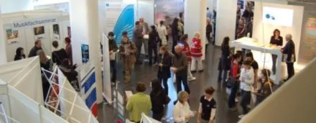 Bild: Markt der Mastermöglichkeiten - Bei der Horizon Friedrichshafen werden auch Masterstudiengänge vorgestellt