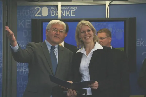 Bild: Steinmeier verleiht HHL-Studentin DAAD-Preis 2009