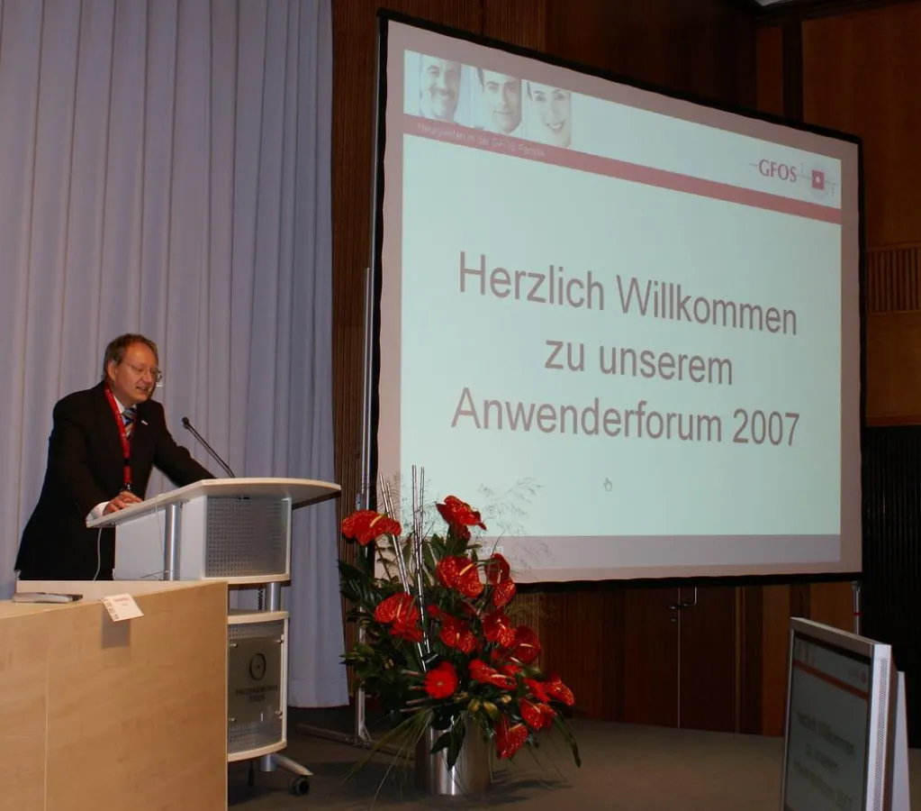 Burkhard Röhrig bei seiner Eröffnungsrede des Anwenderforums 2007