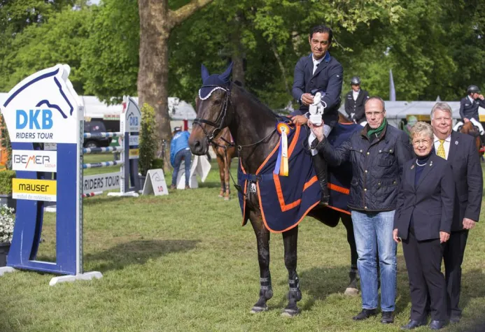 Bild: CARLOS ENRIQUE LOPEZ LIZARAZO ENTSCHEIDET STECHEN FÜR SICH