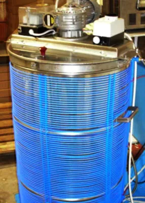 Bild: Temperierung von Rührkesseln mit BEKA Kapillarrohrmatten – System zur Flächentemperierung veredelt auch Honig