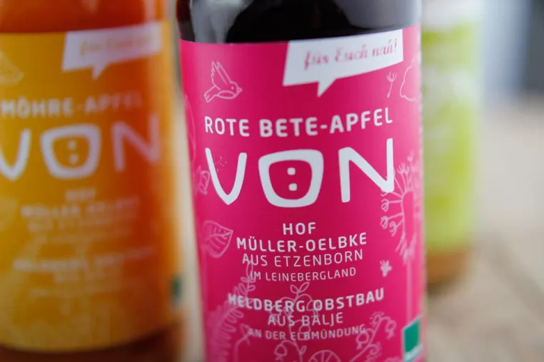Wer steckt dahinter? Bio-Unternehmen machen die Wertschöpfungskette transparent Bild: Wer steckt dahinter? Bio-Unternehmen machen die Wertschöpfungskette transparent