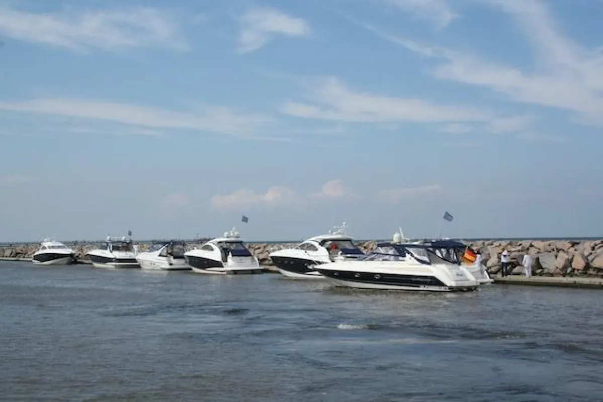 Insgesamt acht Motoyachten nahmen an der Sunseeker Baltic Cuise 2011 teil.