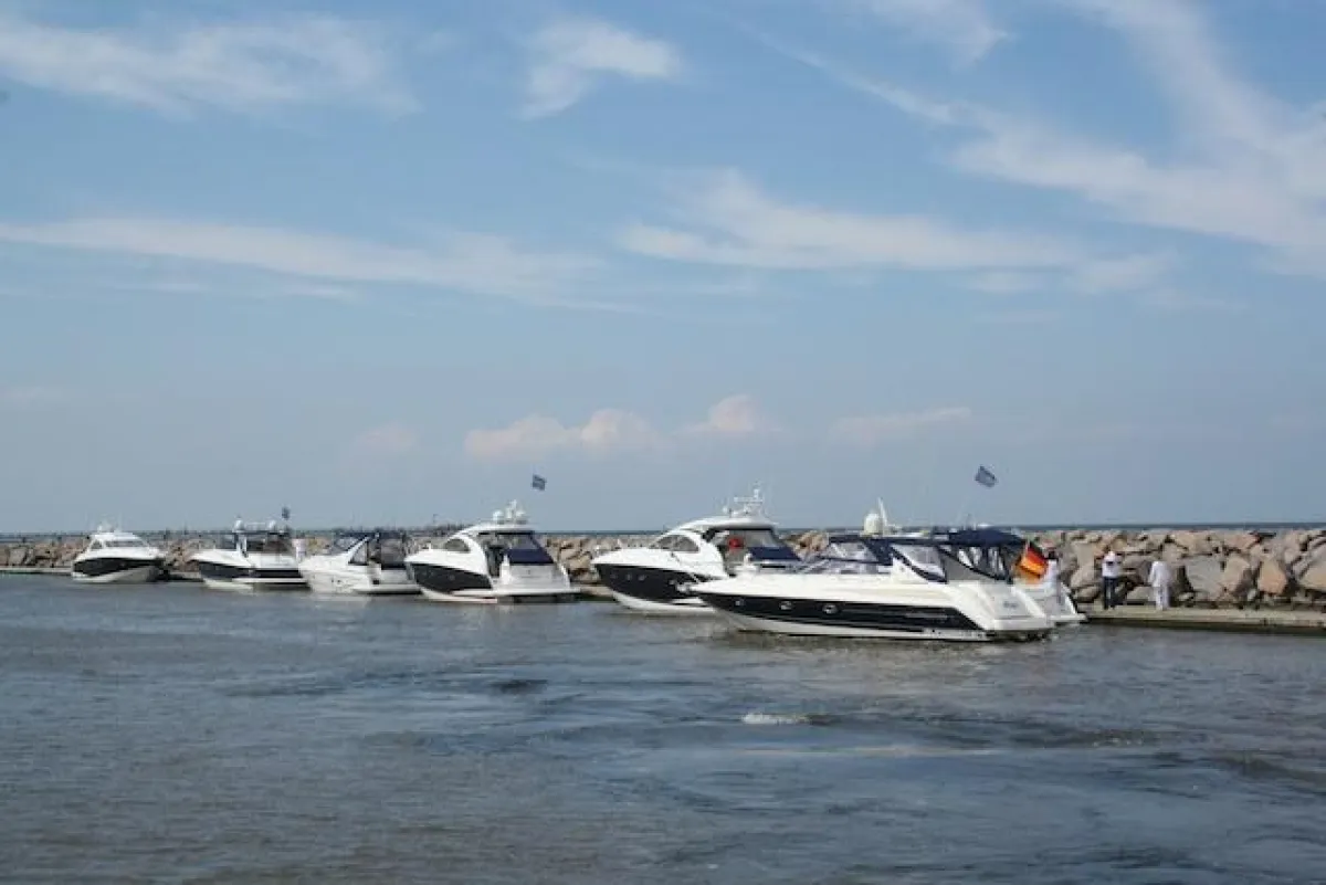 Insgesamt acht Motoyachten nahmen an der Sunseeker Baltic Cuise 2011 teil.