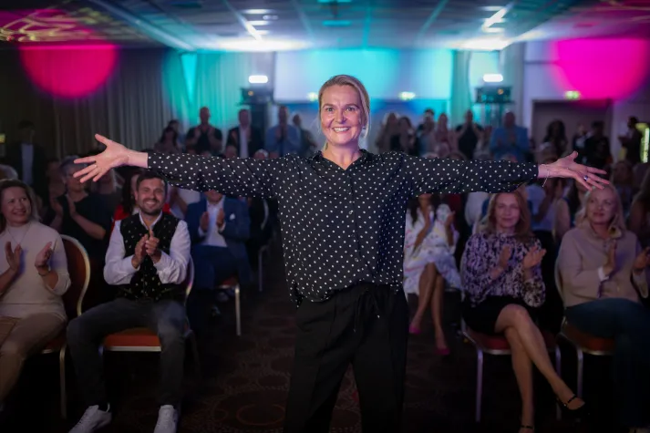 Bild: Worte, die wirken: Janine Bernkurth setzt beim Speaker Slam ein starkes Zeichen