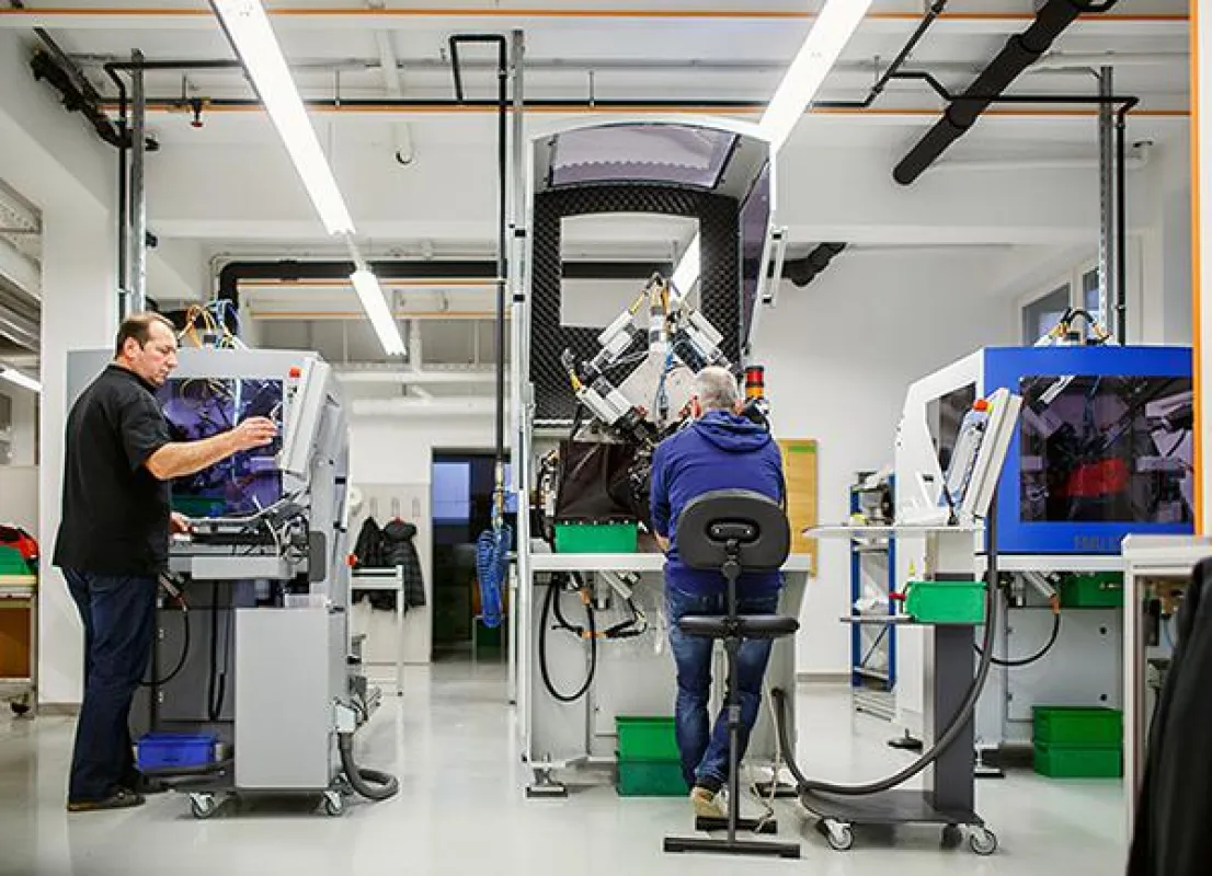 Aus der Produktion der Silhouette International Schmied AG in Linz, Österreich