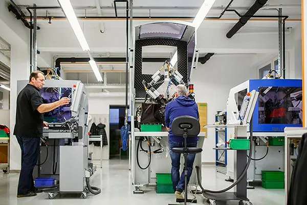 Bild: Silhouette International Schmied AG setzt APS-Software wayRTS der Wassermann AG ein