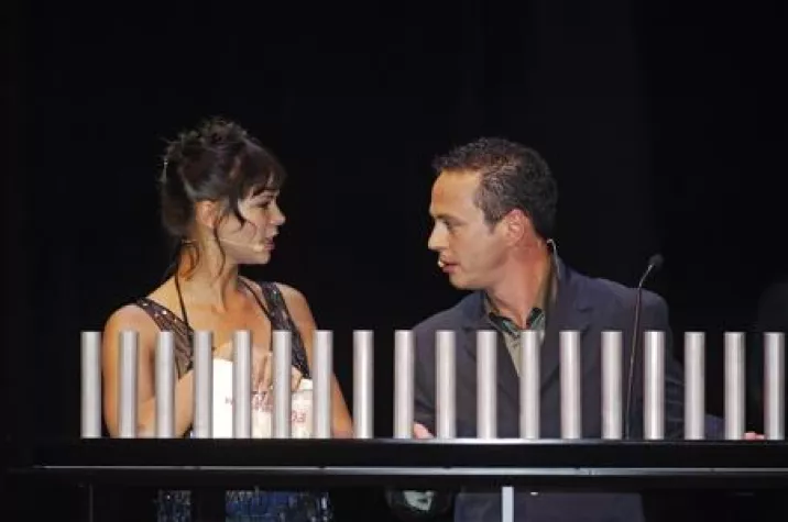 Jessica Schwarz und Roberto Cappelluti moderieren VDW AWARD 06 Bild: Jessica Schwarz und Roberto Cappelluti moderieren VDW AWARD 06