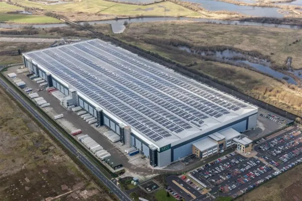 Bild: Erwartungen übertroffen: Wechselrichter von KACO new energy glänzen in preisgekröntem Solardach-Projekt