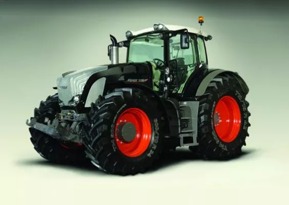 Bild: 360 PS verpackt im kraftvollen Design - „Black Beauty“ für Landwirte von heute