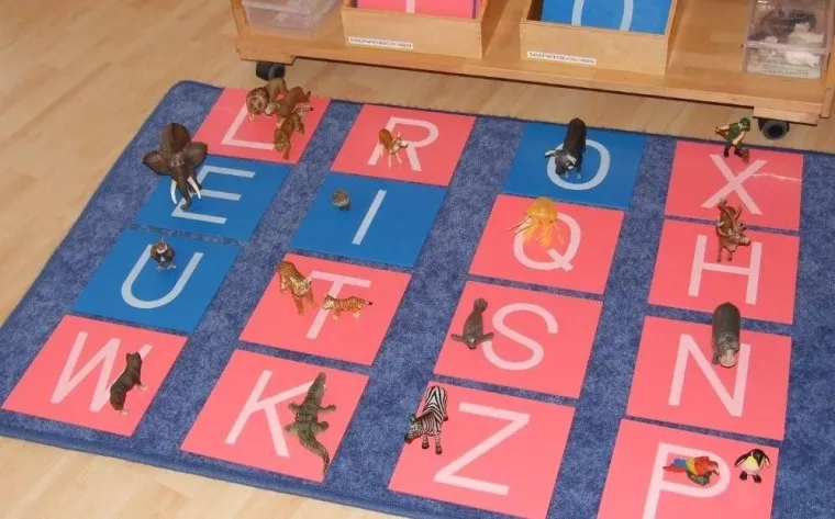 Bild: Wie kommt das Kind in die Montessori-Schule?