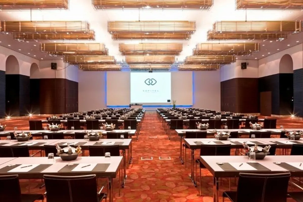 Im Nymphenburg-Saal des Sofitel Munich Bayerpost startet im Februar das CMD-Symposium. (Quelle: Sofitel)