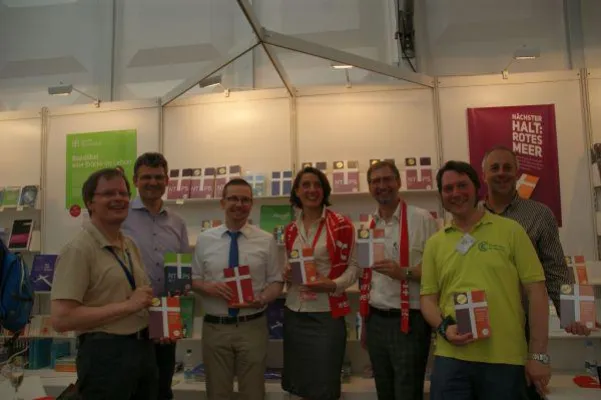 Bild: 'Mit der BasisBibel auf dem Weg ins Leben'