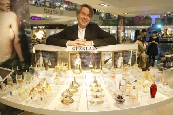 Bild: Passion Parfum- Kick Off des Duftmonats mit Ausstellungseröffnung einzigartiger Guerlain Flakons