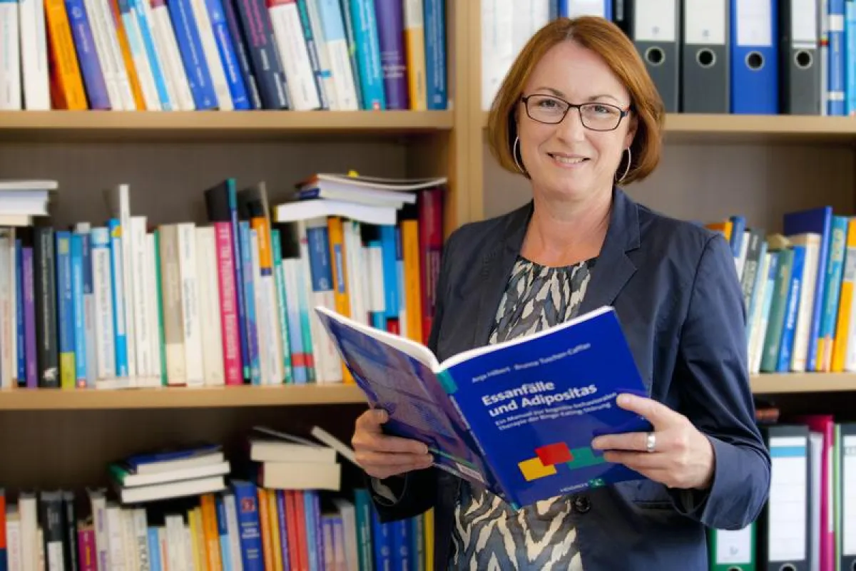 Professorin Dr. Martina de Zwaan.  ()