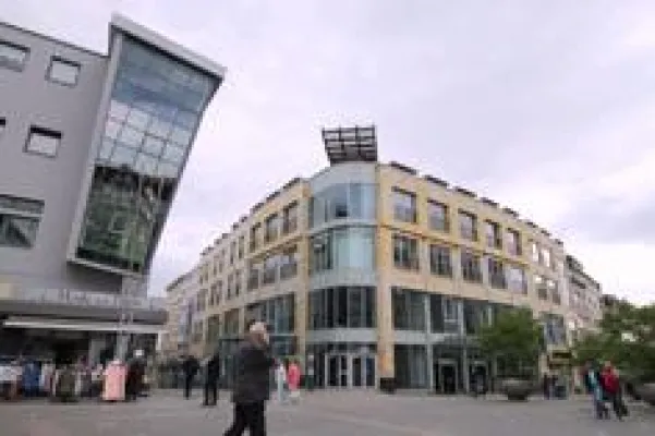 DIP-Partner AENGEVELT siedelt Finanzdienstleister neu auf 635 m² in Mülheim a.d.R. an Bild: DIP-Partner AENGEVELT siedelt Finanzdienstleister neu auf 635 m² in Mülheim a.d.R. an