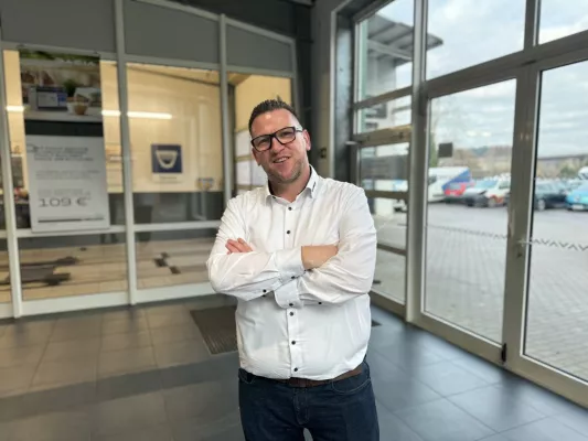 Bild: Erfahrener Automobilverkäufer verstärkt engagiertes Team in Kaiserslautern für Privat- und Geschäftskunden