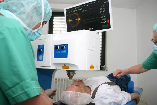 Bild: Modernste Lasertechnik für Castroper Augenklinik