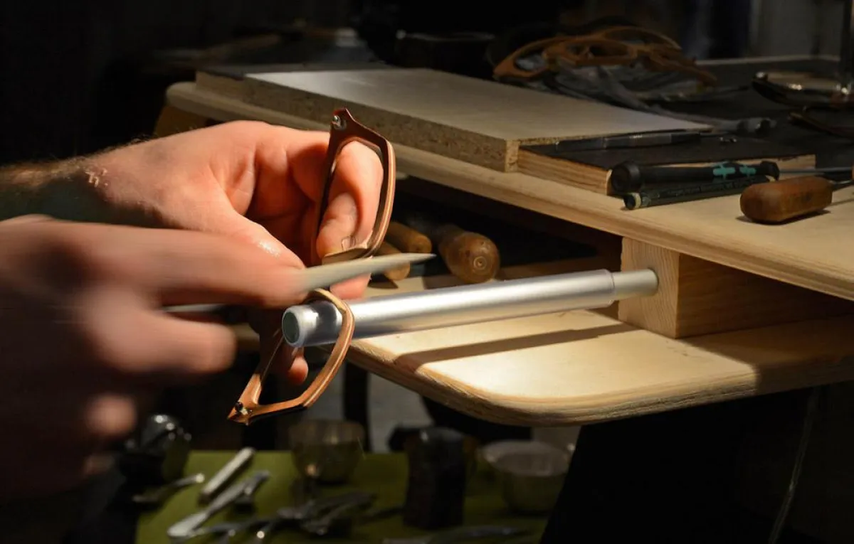 Brillenmacher bei der Arbeit - Copyright Faszination Handwerk / Thomas Plettenberg