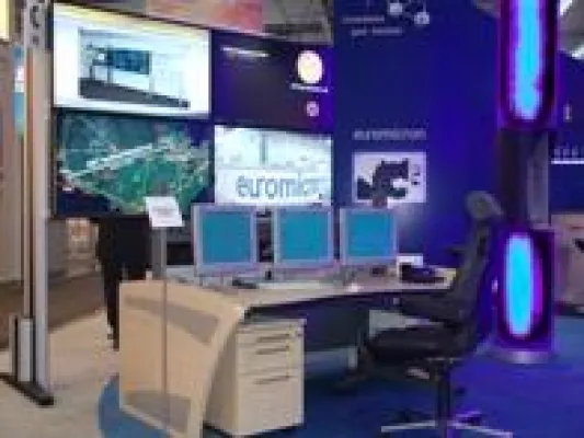 Bild: Großbildwand-Lösungen und Videowände für Leitwarten, Kontrollräume und Leitstände auf der CeBIT 2008 von JST