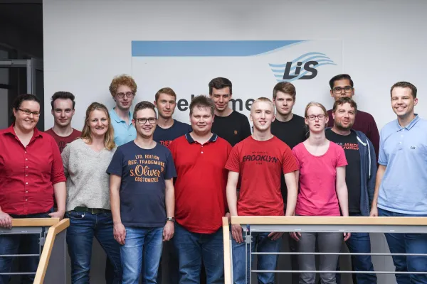 Bild: LIS bietet sieben Nachwuchskräften neue Herausforderungen