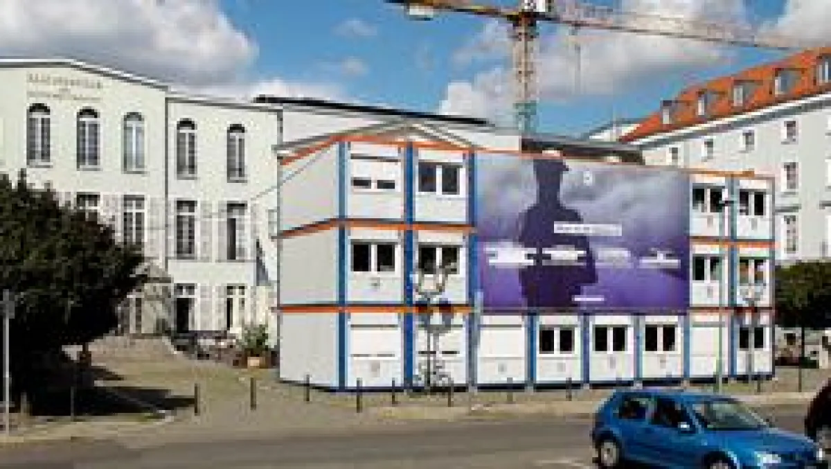 HKL Center Magdeburg-Bernburg konzipiert 3-stöckige Containeranlage mit insgesamt 64 Containern für die Berliner Kammerspiele.