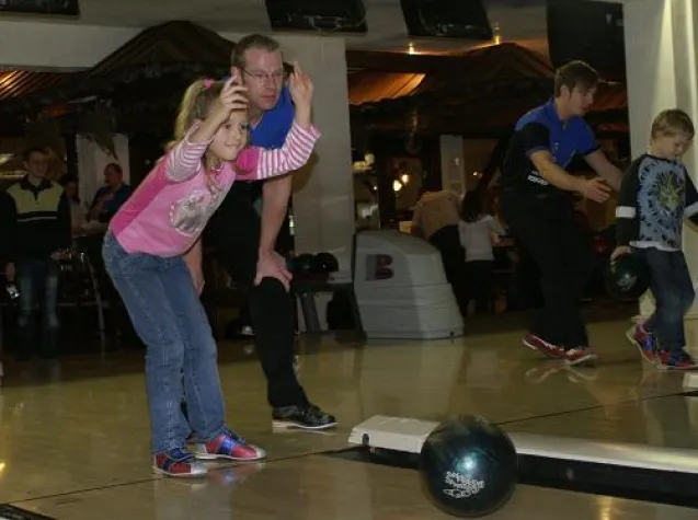Zwischen KIDS-Cup und den Deutschen Meisterschaften – Ereignisreiche Wochen für die Roma Bowlers Bild: Zwischen KIDS-Cup und den Deutschen Meisterschaften – Ereignisreiche Wochen für die Roma Bowlers