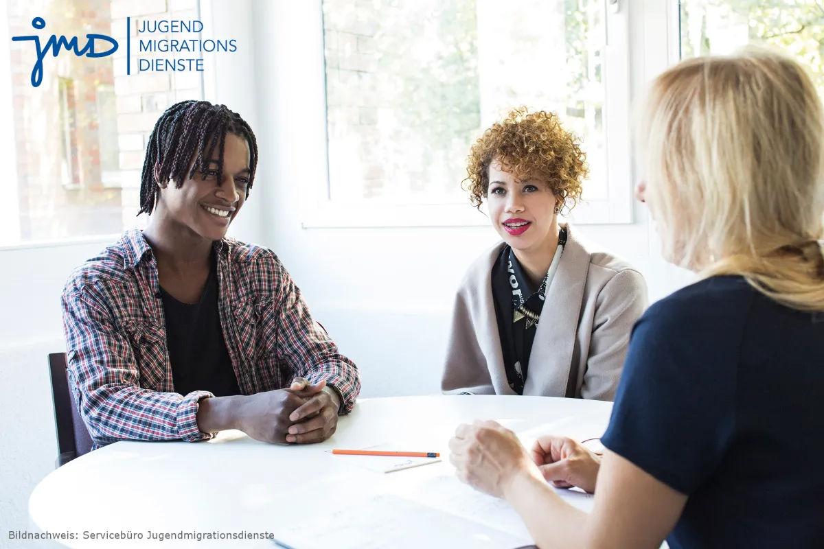 Die Jugendmigrationsdienste begleiten junge Menschen mit Migrationsbiografie (© Servicebüro Jugendmigrationsdienste)