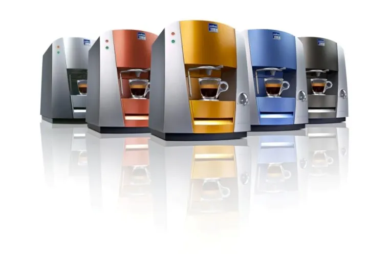 Bild: Die neue Farbkollektion von Lavazza BLUE