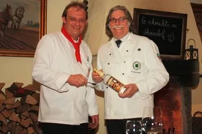 Knollenziest und Löffeltrunk im Gasthaus Meyer Bild: Knollenziest und Löffeltrunk im Gasthaus Meyer