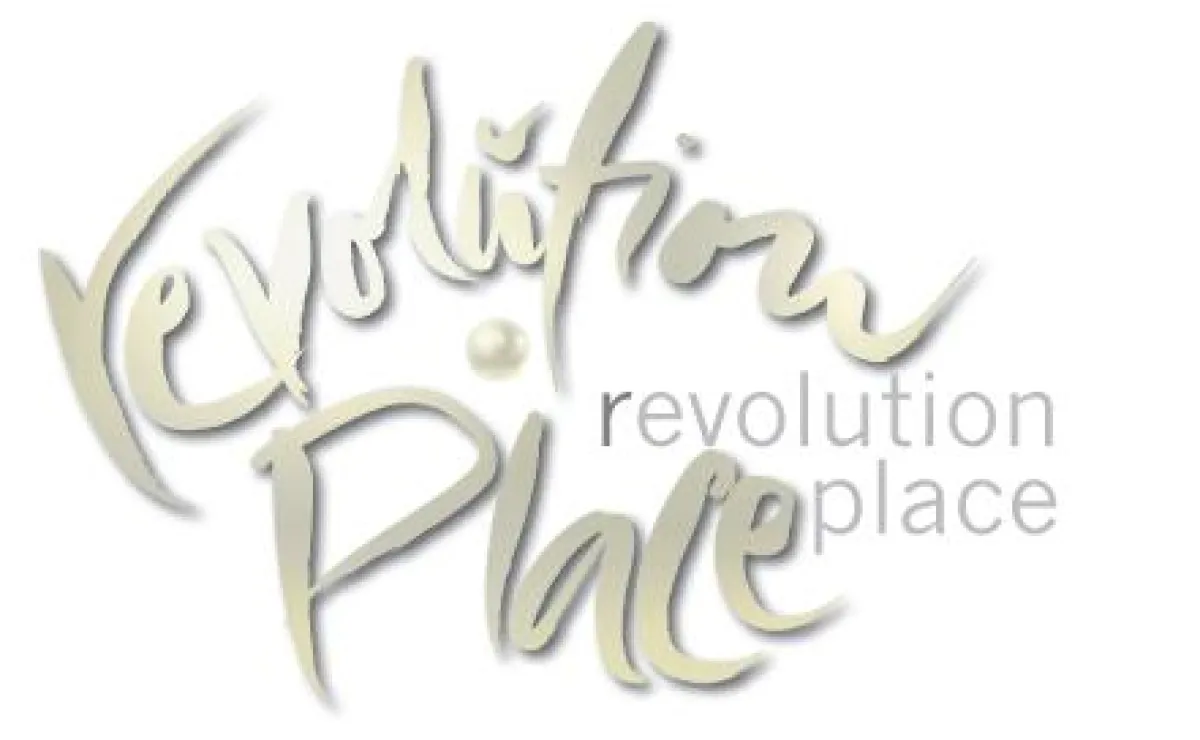 revoluion place zeigt sich