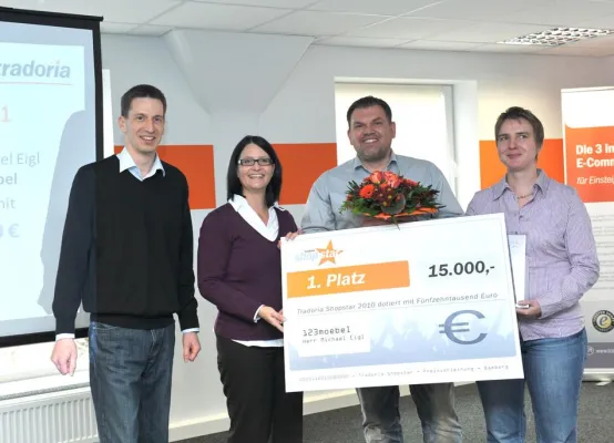 Glanzvoller Höhepunkt eines Wettbewerbs: Tradoria Shopstars freuen sich über 50.000 EUR und tolle Sonderpreise Bild: Glanzvoller Höhepunkt eines Wettbewerbs: Tradoria Shopstars freuen sich über 50.000 EUR und tolle Sonderpreise
