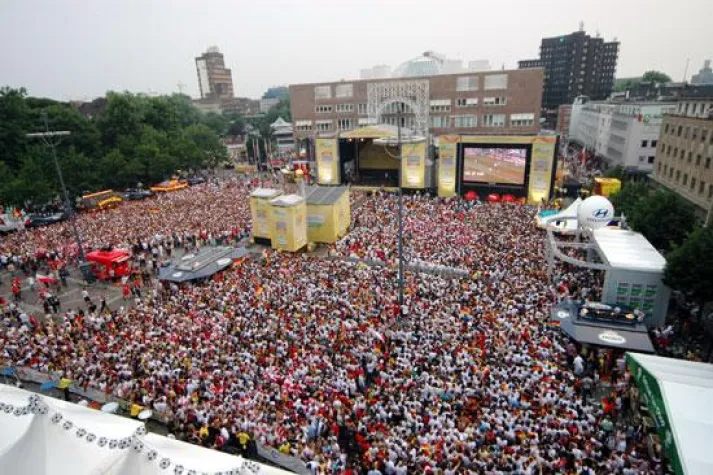 Public Viewing mittels Videowall bei der WM 2010 Bild: Public Viewing mittels Videowall bei der WM 2010