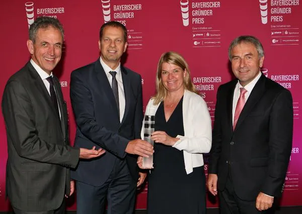 Baufritz für regional engagiertes Handeln mit Sonderpreis prämiert Bild: Baufritz für regional engagiertes Handeln mit Sonderpreis prämiert