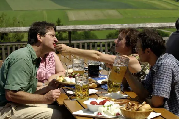 Bild: KLOSTER ANDECHS: Spezialausschank und Ausstellungen zur 10. Bayer. Bierwoche (23.-27.4.08) am Hl. Berg Bayerns