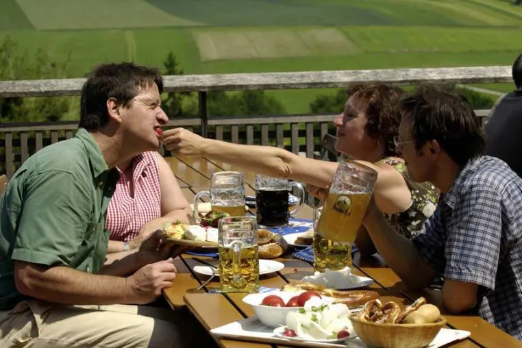 Bild: KLOSTER ANDECHS: Spezialausschank und Ausstellungen zur 10. Bayer. Bierwoche (23.-27.4.08) am Hl. Berg Bayerns