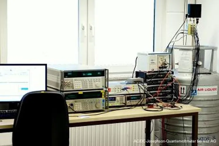 Ein Quantum Strom - esz kalibriert künftig quantengenau Bild: Ein Quantum Strom - esz kalibriert künftig quantengenau