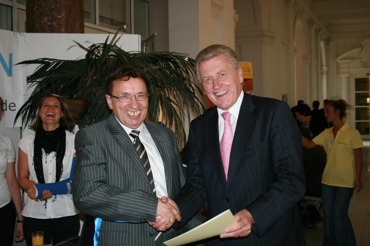 von links: Geschäftsführer Manfred Hegenloh, Wirtschaftsminister Ernst Pfister