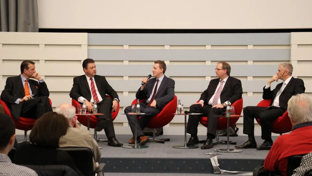 V.l.n.r.: Michael Arpe, Robert Halver, Christoph Damm, Prof. Dr. Peter Scholz, Dirk Müller