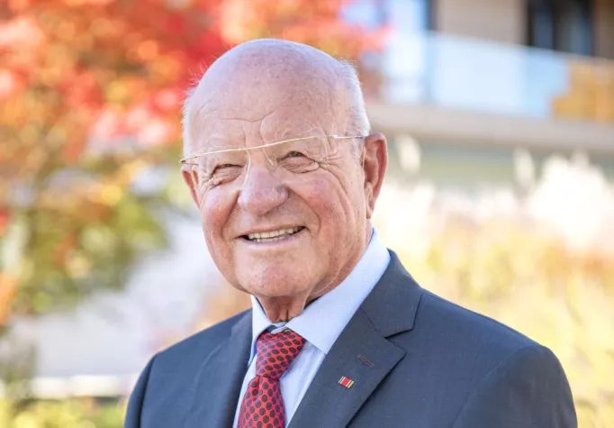 Seniorchef Engelbert Regnauer feiert 70. Betriebsjubiläum Bild: Seniorchef Engelbert Regnauer feiert 70. Betriebsjubiläum