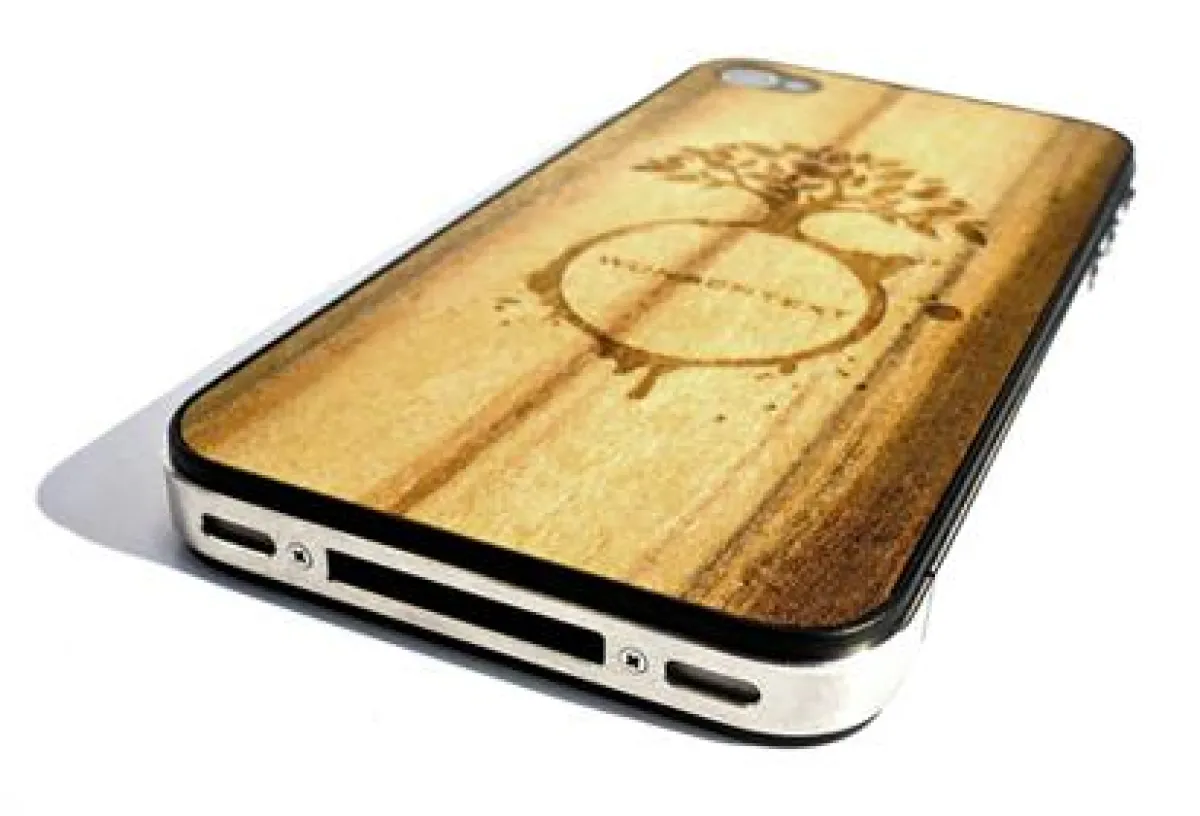 Echtholzbackcover mit individueller Lasergravur für das iPhone4