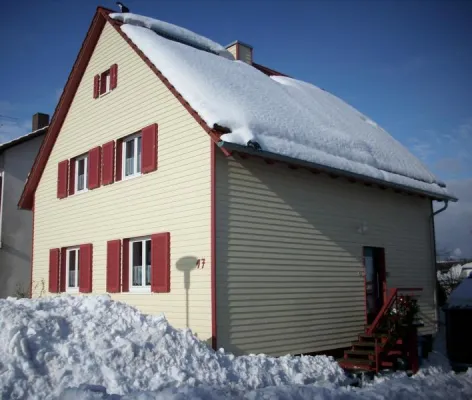 Bild: Glühbirnenfreie Zone in Waldbrunn Waldbrunner Familie setzt auf moderne LED-Technik und spart Stromkosten ein