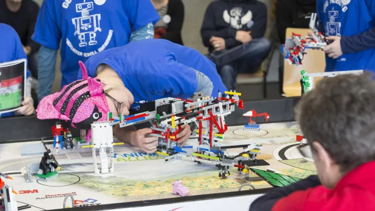 Bild: MIT FIRST® LEGO® LEAGUE FIT FÜR DAS DIGITALE ZEITALTER