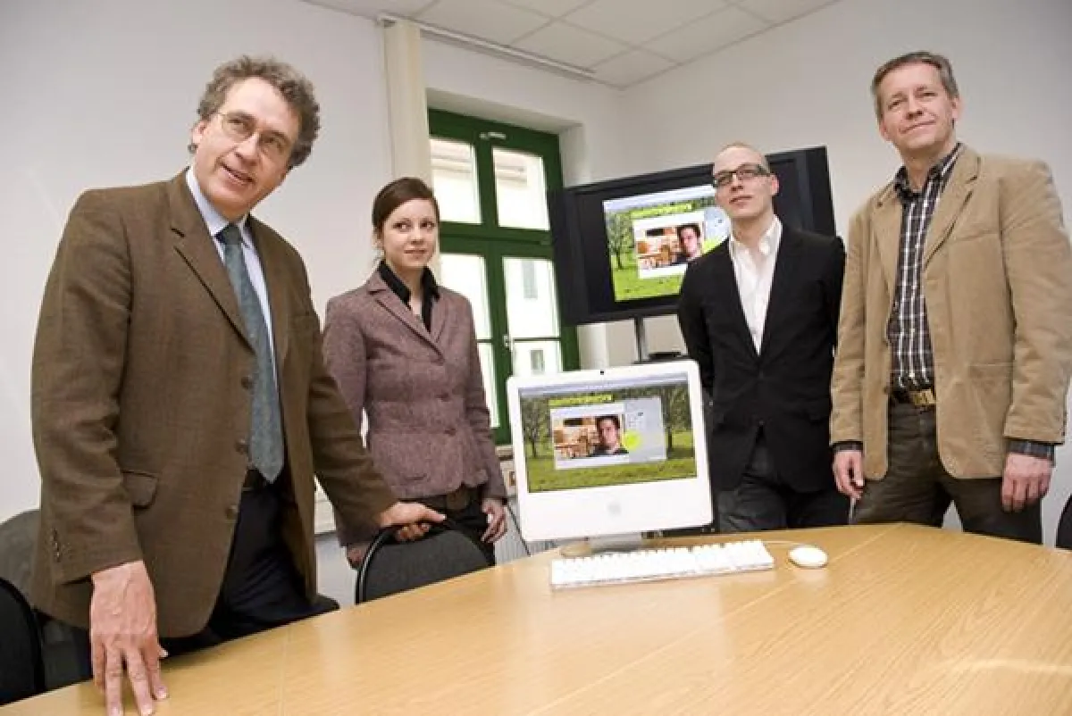 Auf der Pressekonferenz waren die Macher der Seite: Rektor Prof. Dr. Andreas Geiger., Grit Bümann (blende39), Reik Wendt (SCHROEDER+WENDT), Norbert Doktor (Pressesprecher Hochschule) (v.l.n.r.)