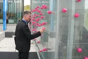 Guerilla-Marketing: Henkel beweist Mut mit Bakterien Bild: Guerilla-Marketing: Henkel beweist Mut mit Bakterien