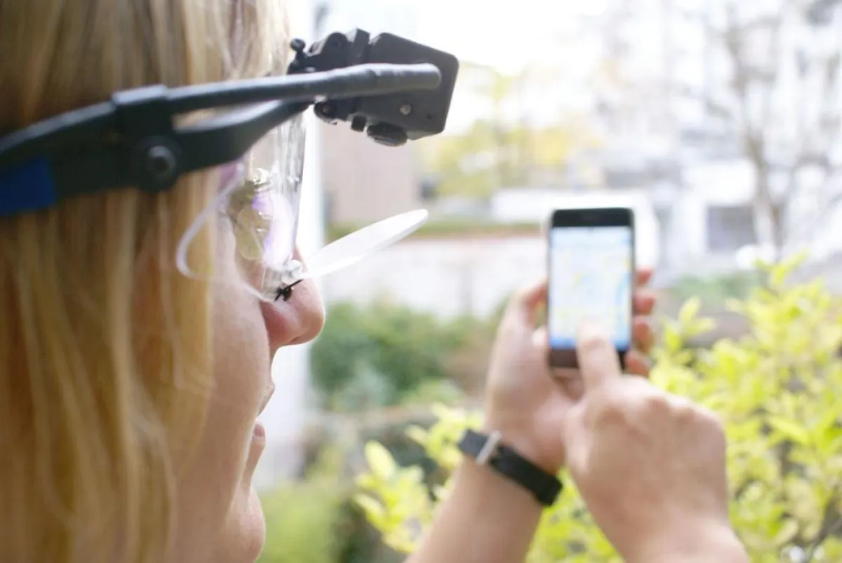 Mittels hochmoderner Eye-Tracking-Headsets evaluiert Mediascore die Usability von Mobiltelefonen.