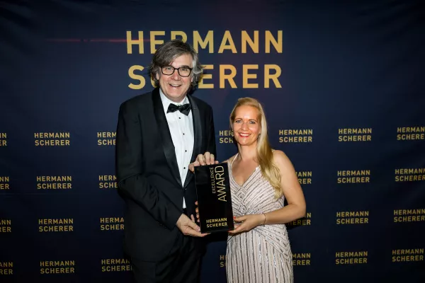 Bild: Aus dem Vorlesungssaal auf die internationale Bühne- Nadine Syring erhält den Excellence Award 2022